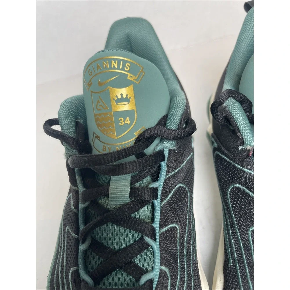 Nike Giannis Immortality 4 Kids Basketball Shoes Size 5.5Y Black Bicoastal Gold